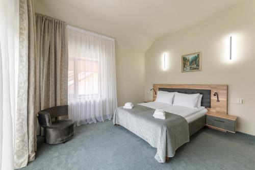 1 king bed, 1 sofa bed