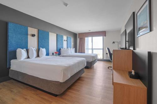 2 queen beds