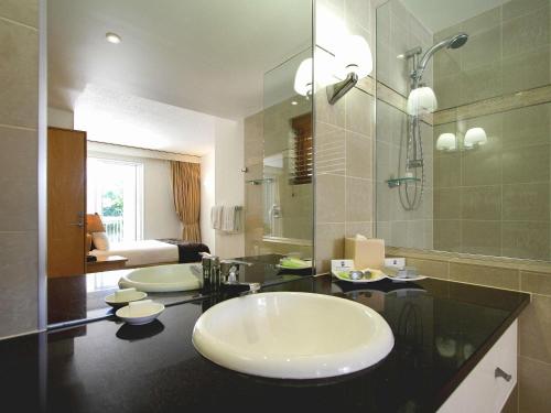 room detail thumbnail 2