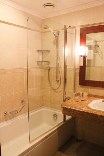 room detail thumbnail 2