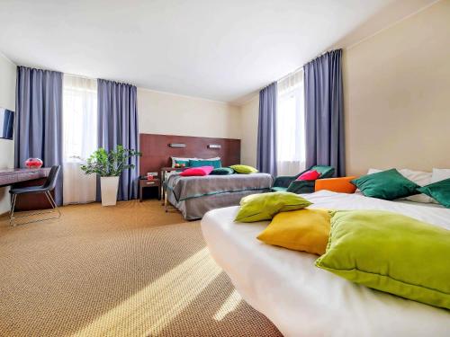 room detail thumbnail 1