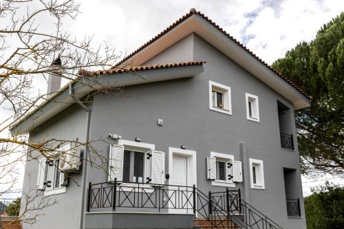 ทัศนียภาพภายนอกโรงแรม, Thea Residence Kalavryta in คาลาไรทา