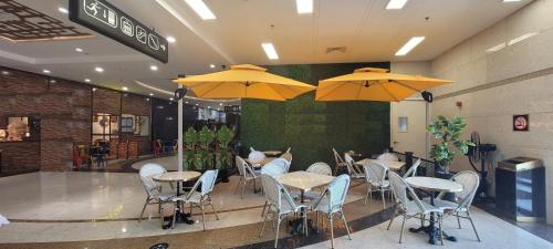 Goldcrest Luxury Apartments - main image