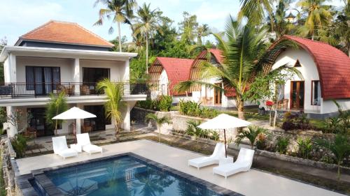 Úszómedence, 35 négyzetméteres, 1 hálószobás Villa 1 fürdőszobával Nusa Ceningan területén (The Lebah Kelingking Villa) in Nusa Penida