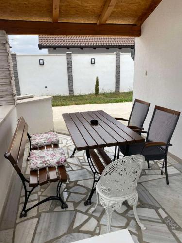 Villa Moderna Belisce in Belisce