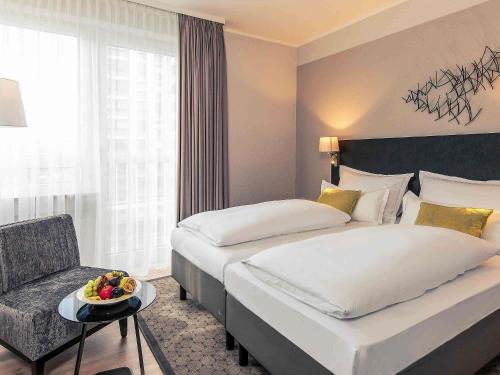 1 double bed, 2 twin beds