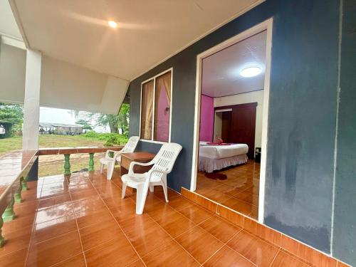 Lanta Palm Beach Resort in Koh Lanta