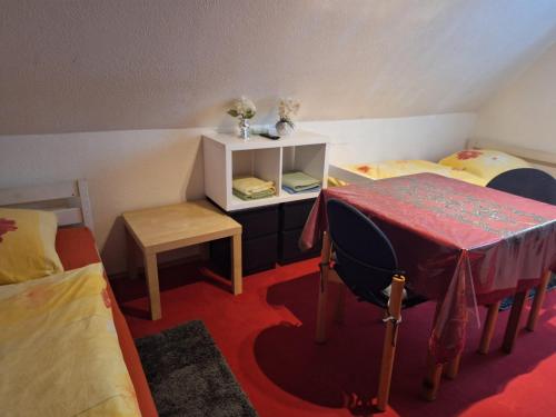HOTEL GÄSTEHAUS AM Fels (HOTEL GASTEHAUS AM Fels) in 阿爾特納爾