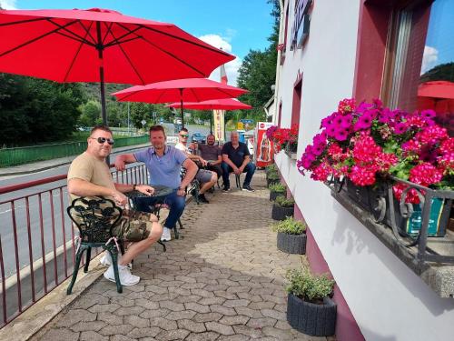 HOTEL GÄSTEHAUS AM Fels (HOTEL GASTEHAUS AM Fels) in 阿爾特納爾