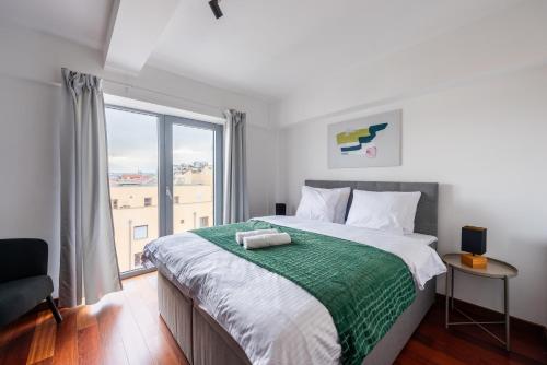 Bright 4 bedrooms apartment, Прага (фото 3)