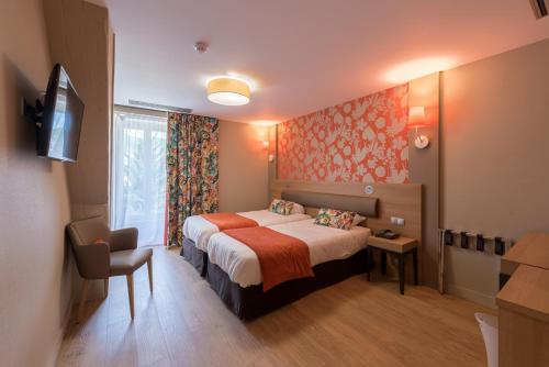 Logis Grand Hôtel Des Bains - image 3