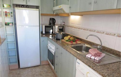 Two-Bedroom Apartment in Torrevieja - image 9