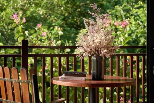 Son Nu Emerald Hill in Bac Kan