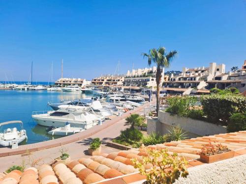 Marcogblan - Superbe T4 refait à neuf avec vue port - Location saisonnière - Cogolin