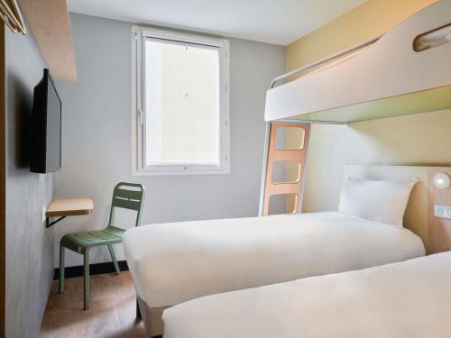 2 twin beds, 1 bunk bed