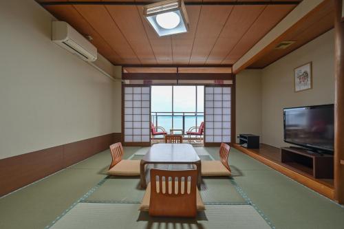 room detail thumbnail 2