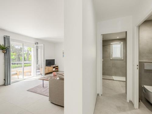 3 chambres - Parking - Clim - moins de 800m de la plage near Boulouris Sur Mer Train Station (Saint-Raphaël)