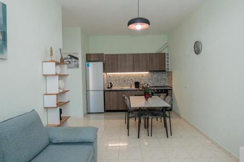 Luxury Apartment with Parking, Tirana (photo 4)