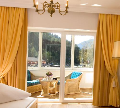 room detail thumbnail 1