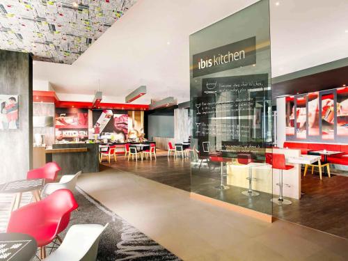 Restaurant, Ibis Makassar City Center Hotel in Makassar