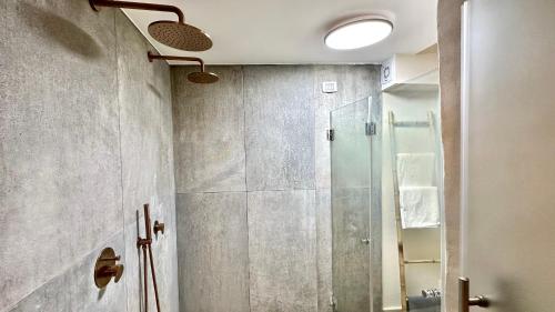 シャワー, Knight House Akko in アクレ