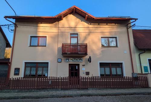 Viesnīcas āriene, Penzion Pod Hradem in Bezpravi