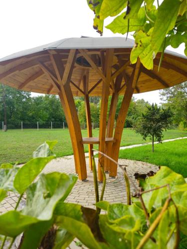 Templomzugi Fenyo Nyaralo in Örkény