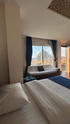 Golden Pyramids Inn - image 2
