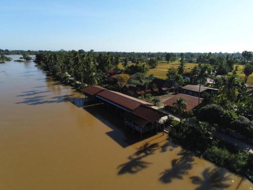 souksanh River Bungalow in Muang Khong