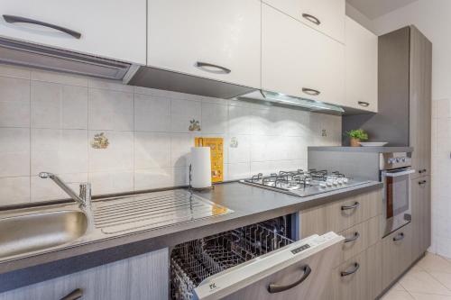 kuhinja, Parking & Free WiFi - Functional apartment in Emilia Ovest