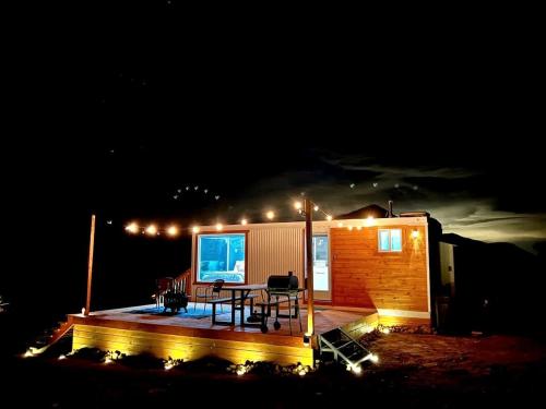 Stunning Tiny House with Picnic Space, Barbecue and Fire Pit in Meadview, Arizona in เมดวิว(แอริโซนา)