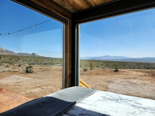 Stunning Tiny House with Picnic Space, Barbecue and Fire Pit in Meadview, Arizona in 米德維尤