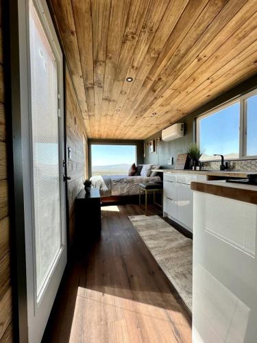 Stunning Tiny House with Picnic Space, Barbecue and Fire Pit in Meadview, Arizona in 米德維尤