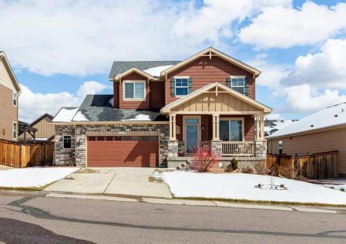 Cozy hideaway in Spruce: 4BR Retreat close to DIA in Brighton, USA