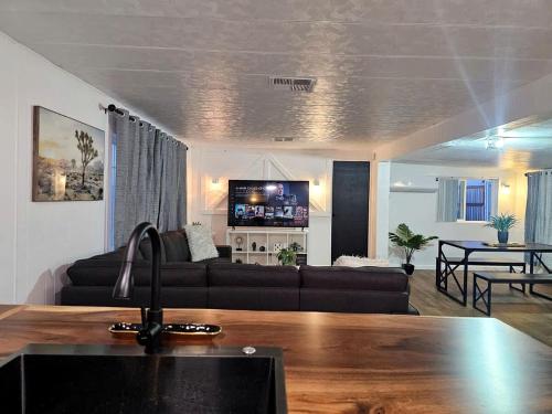 Stunning Vacation Rental with Foosball and Barbecue in Meadview, Arizona in 米德維尤