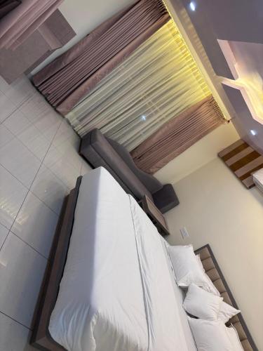 NR Hotel - image 2