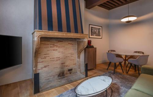 Cour des Loges - image 8