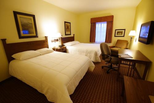 Mountain Inn & Suites Airport - Hendersonville in Naples (NC)