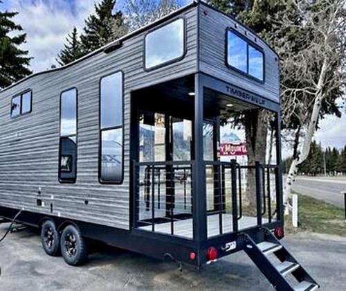 Chic Tiny House with Lofted Interior Perfect for a Family Escape in Texas in Yantis (TX)