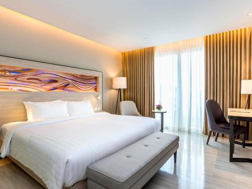 1 king bed, 1 twin bed