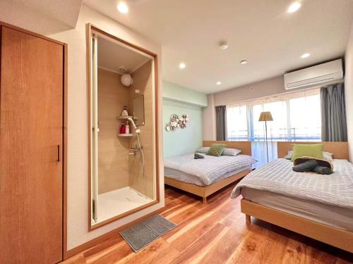 A新宿最中心 歌舞伎町 3bedrooms 2bathrooms 2toiltes步行到东新宿4分钟 步行到新宿9分钟 Max8