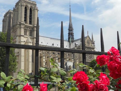 Champs-Élysées & La Défense - 3BR - Paris Vacation Rentals, Paříž