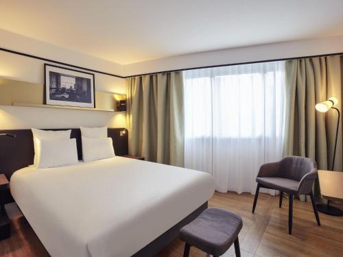 Guestroom, Hotel Mercure Paris Saint-Ouen in Saint-Ouen