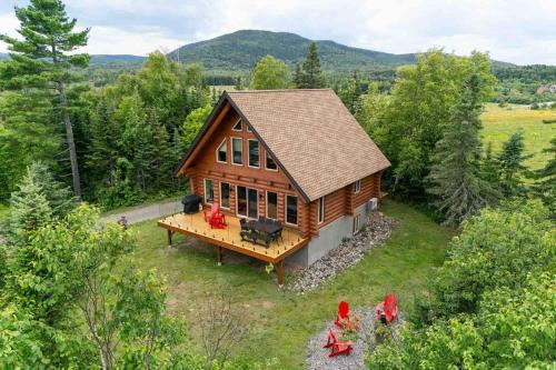 Chalet Bois Rond 10, Hot Tub, Terrace & Views in Petite-Riviere-Saint-Francois (QC)