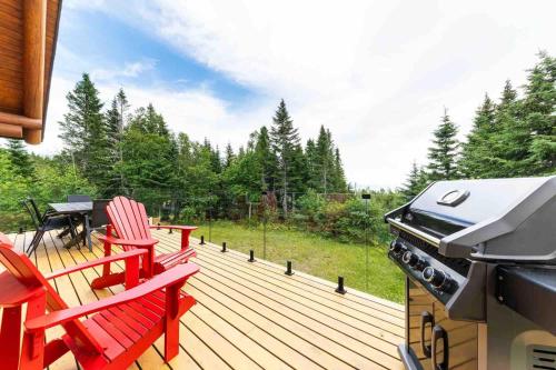 Chalet Bois Rond 10, Hot Tub, Terrace & Views in Petite-Riviere-Saint-Francois (QC)