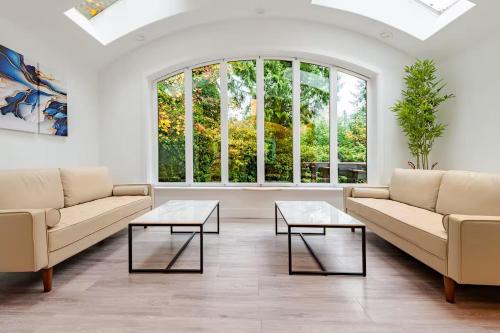 Serene 5-Bedroom Nature Retreat – khách sạn tại Tay Vancouver