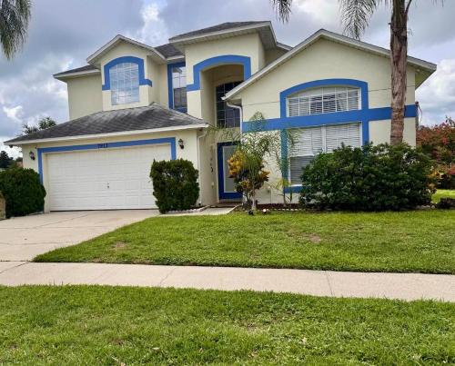 Spacious Disney Retreat Lake View Private Pool in Avon Park (FL)