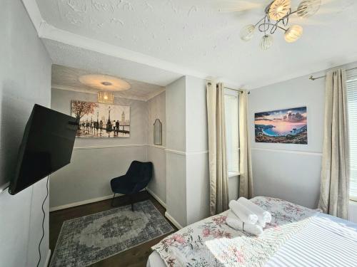 Craigietinny Road Apartment- 3 beds - image 11