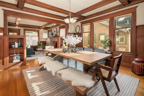 Refined Seattle Craftsman - Perfect Family Retreat near Parks, Zoo & UW – khách sạn tại Wallingford