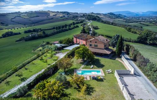 Skats, Villa Traiani 8&2 by Marche Holiday Villas in Piagge